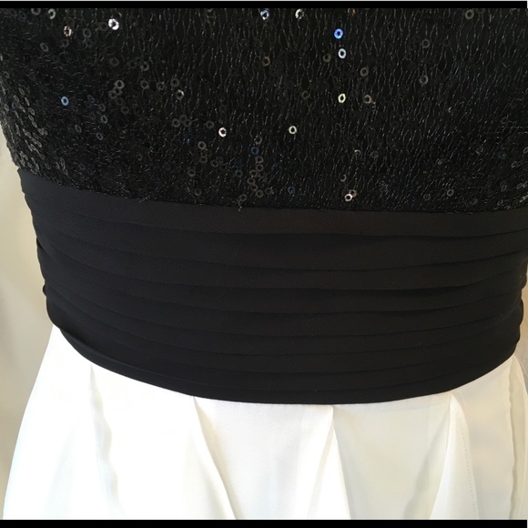 HAILEY BALDWIN by Adrianna Papell B&W Ruffle Dress - Picture 4 of 8